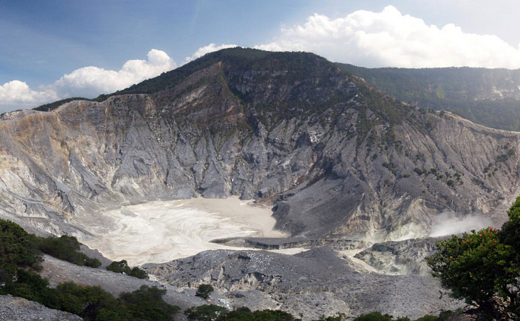 Pesona Tangkuban Perahu..  si Sangkuriang